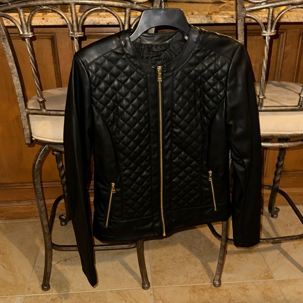 EUC COLE HAAN BLACK LEATHER LOOK QUILTED JACKET SIZE M. SO SO SOFT
